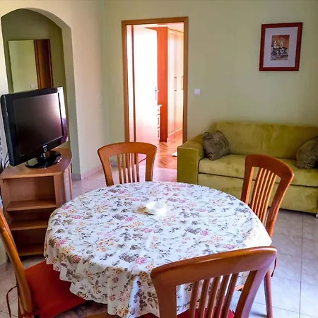 23 Apartment