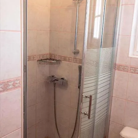 23 شقة Banjol